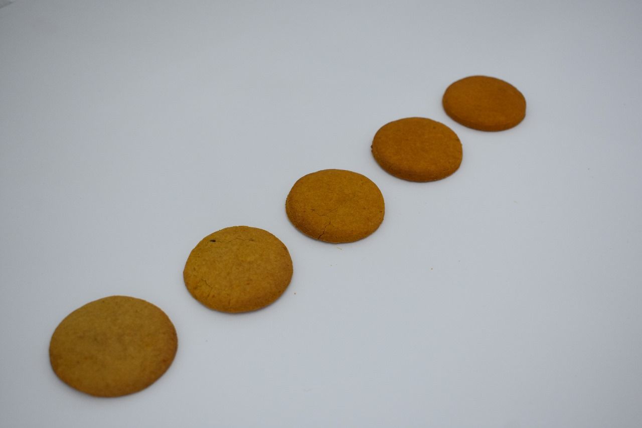 Biscoitos feitos por Yves Santos com diferentes farinhas de pupunha, visando otimizar suas propriedades nutricionais - Arquivo pessoal Yves Santos.jpeg