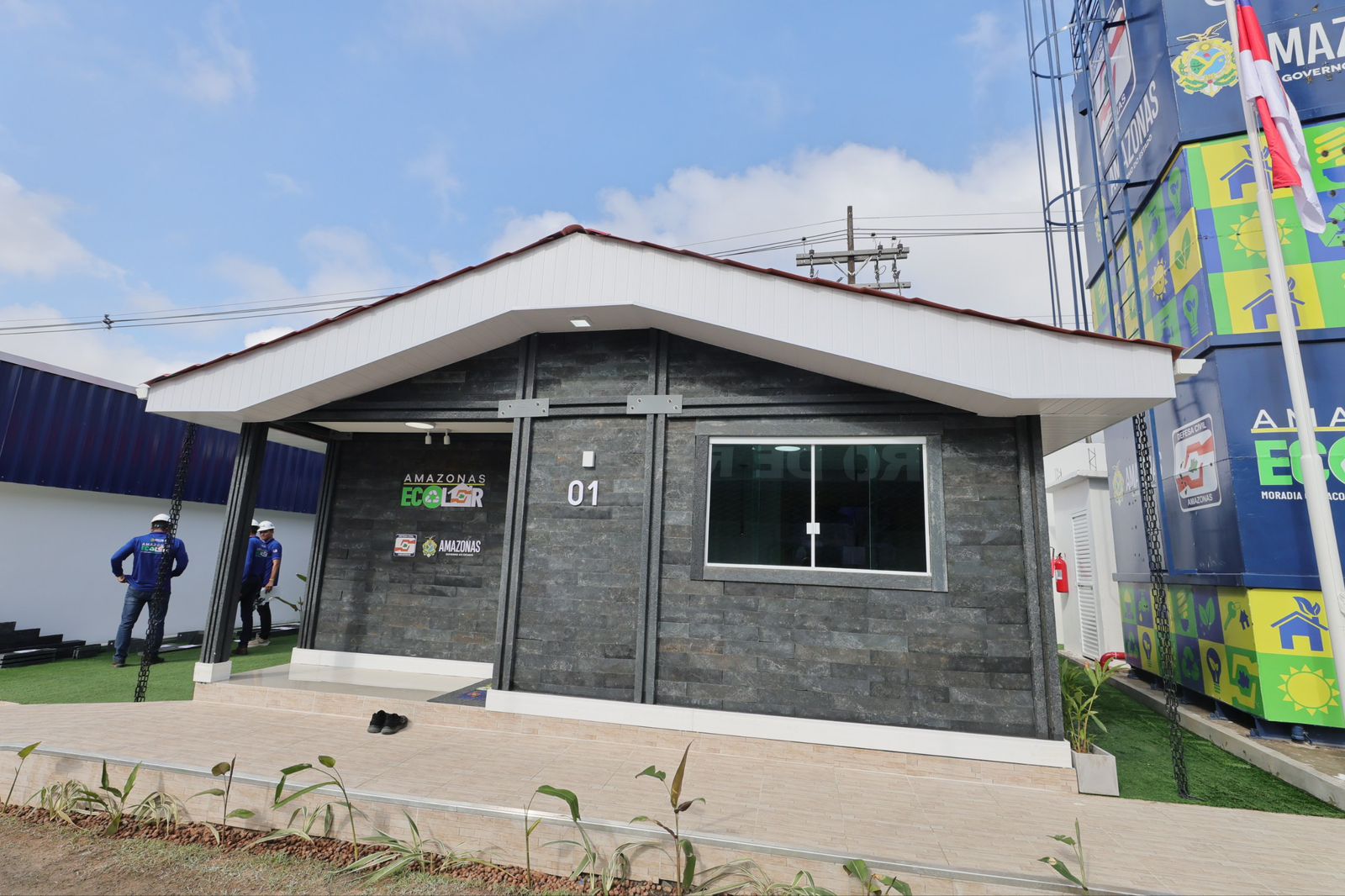 Casa modelo feito com tijolo à base de plástico reciclado - Foto Ascom Defesa Civil Amazonas (1) (1).jpeg