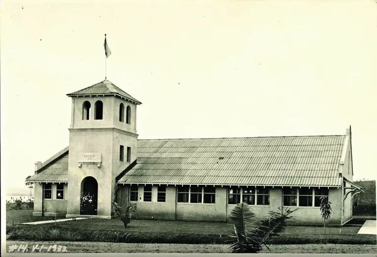 Prédio da escola em 1933 Foto Ford Motor Company (1).webp