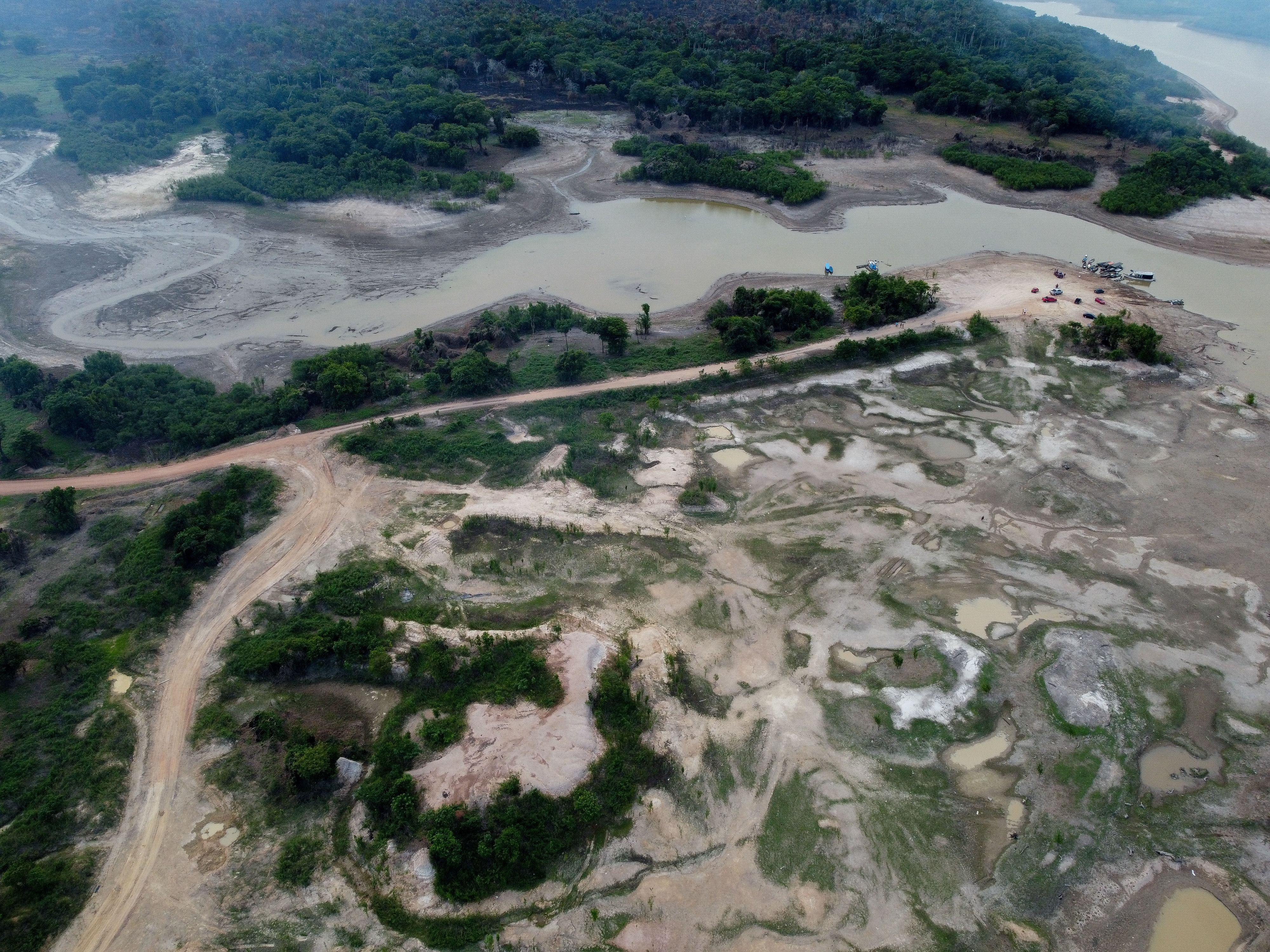 Vista do baixo nível do Rio Negro devido à seca, em Iranduba, Amazonas- foto MICHAEL DANTAS - AFP.jpg.jpeg